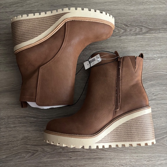 Torrid Cognac Platform Wedge Bootie NWT Size 10W - Picture 3 of 5